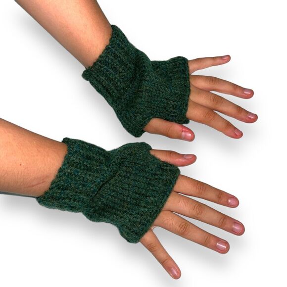 Womens Handcrafted Fingerless Glove Knit Solid Green Lightweight OS - Picture 4 of 8